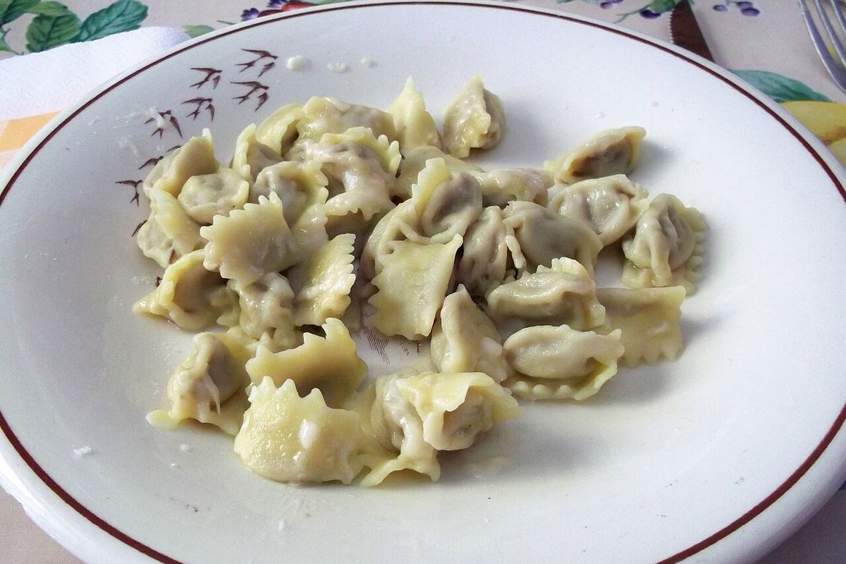 Agnolotti del plin caseiros em prato