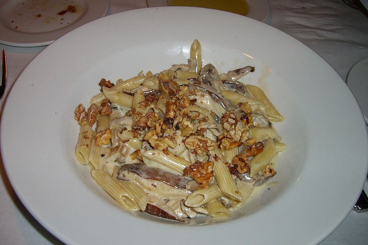 Penne ao molho cremoso com nozes